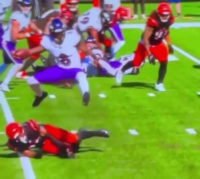 Geno Stone getting absolutely embarrassed after trying to take out Lamar’s knee