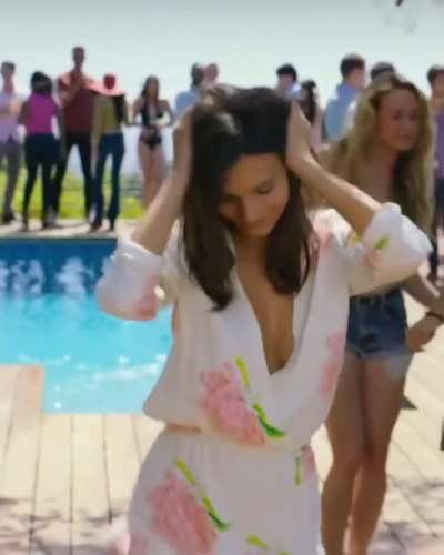 Emily Ratajkowski