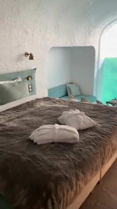 Let's check out the hotel room.
