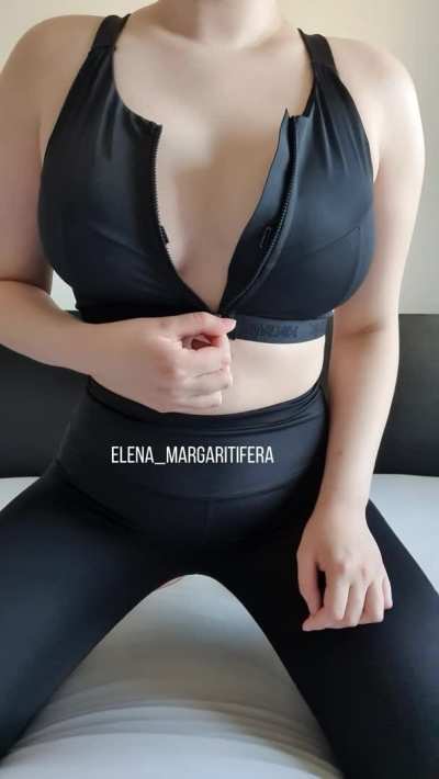 In case you wanted to know what´s under my sports bra