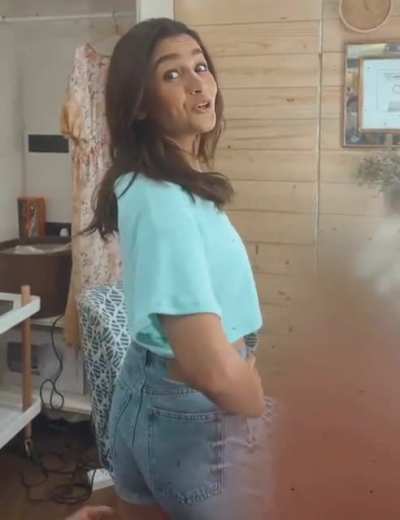 Petite Alia Bhatt!