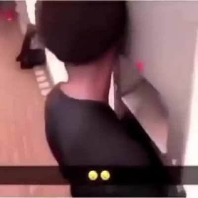 😭