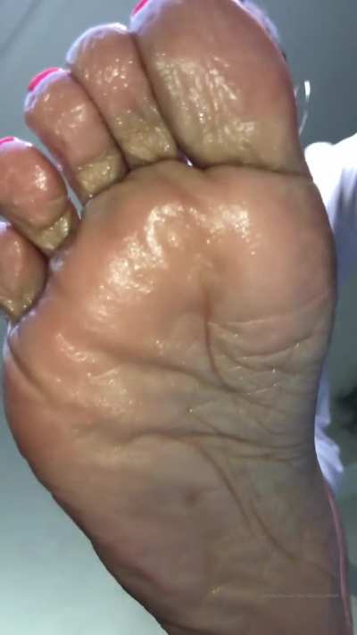 👣