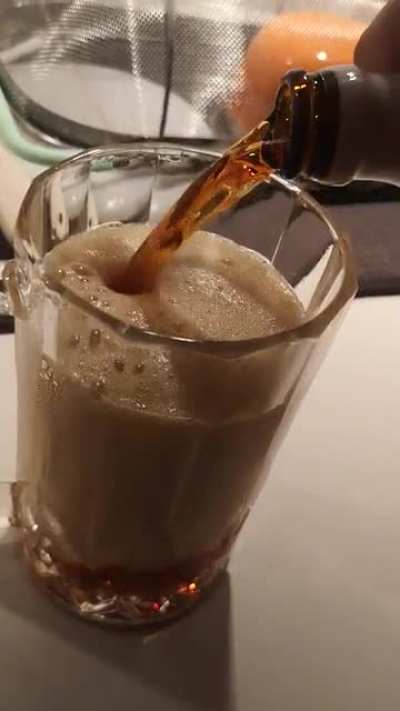 Adamlar adam gibi bira yapıyor amk köpüğe bak efsane