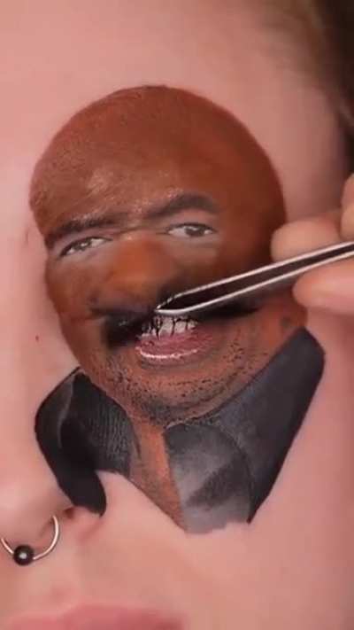 Body painting of Steve Harvey