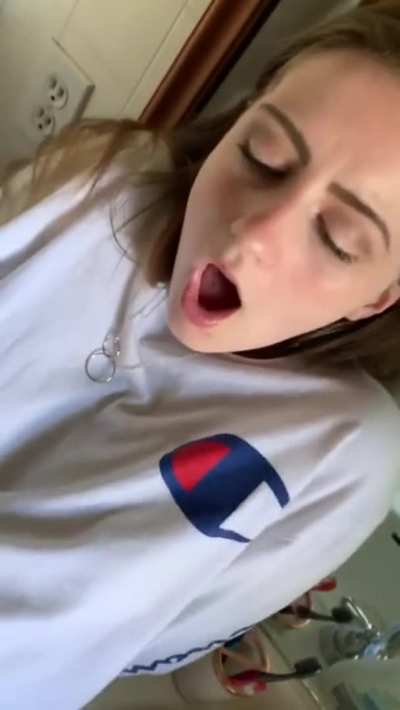Bathroom sex Pt 3 (creampie)