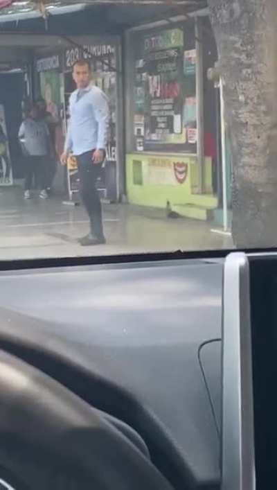 Pelea regio vs tarzán hondureño con musica triste de fondo