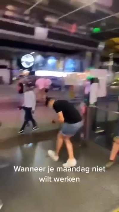 If only he connected with the bag....he felt that for sure!!!
