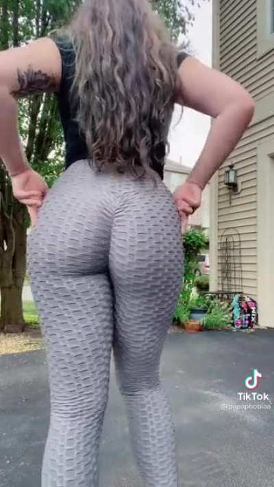 Love those leggings