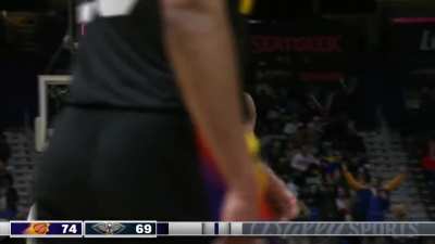 [Highlight] Herb Jones with the spin and two-handed slam over Biyombo