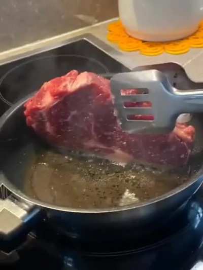 I want that meat between my thighs 🤤🤤🤤