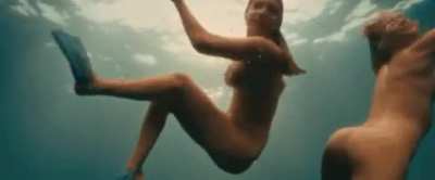Kelly Brook & Riley Steele in Piranha 3D