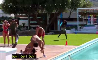 Might be one of the funniest things I’ve ever seen on love island