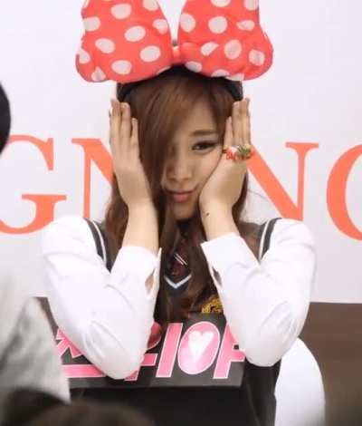 Tzuyu face squish