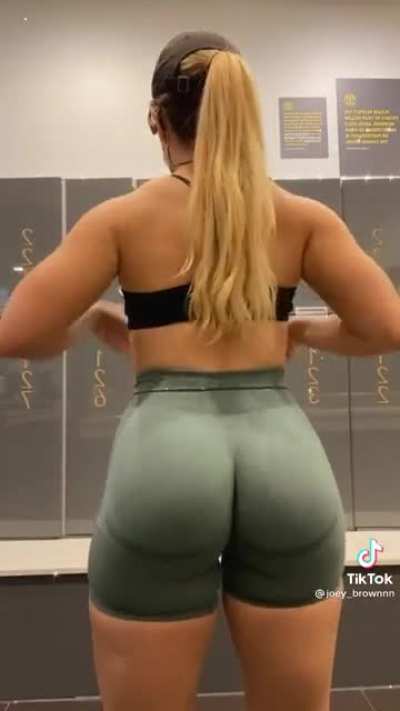 those thighs though 😍