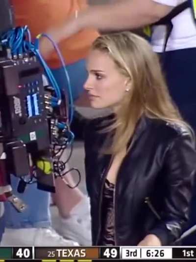 Natalie Portman as a blonde 🔥