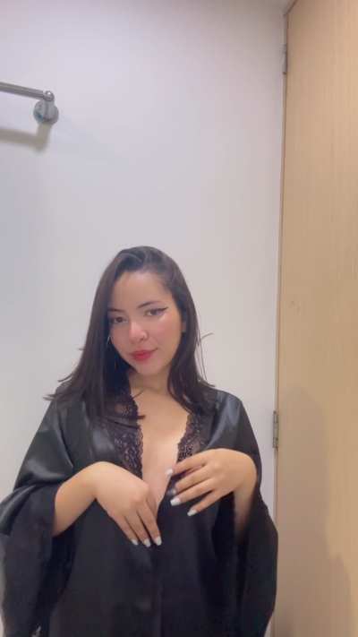 4’9 and bored… might go out, might not (f) [F4M] [19]