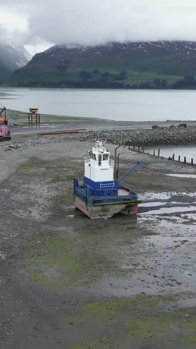This Tugboat Gets Stranded Twice a Day