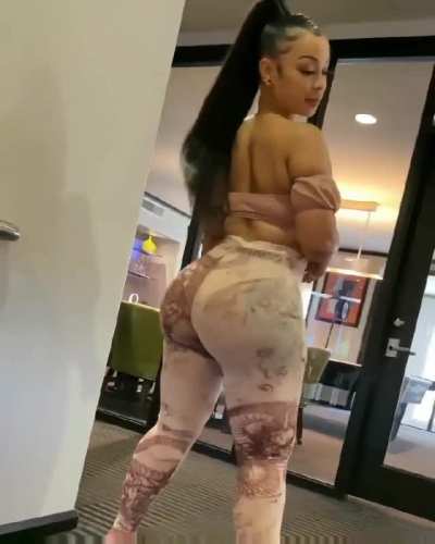 She needs to do atleast one scene<wbr>.....<wbr>someo<wbr>ne call pinky if someone can make it happen its her