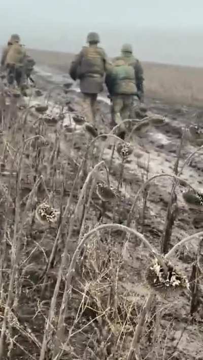 RU POV.AFU troops retreating from Bakhmut through a field/farm road