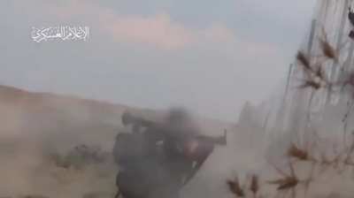 al-Qassam fighter hits a Merkava 4 with a tandem-charge rocket
