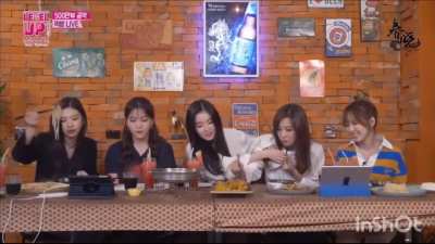 Seulgi eating 
