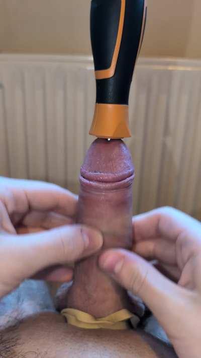 Hands-free Screwdriver with a Squeeze