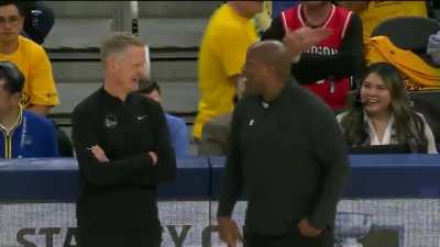 [Highlight] Steve Kerr mic’d up: “Hey Mike (Mike Brown) we’ve got all new plays now you don’t know any of them”
