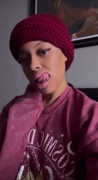 👅🫦