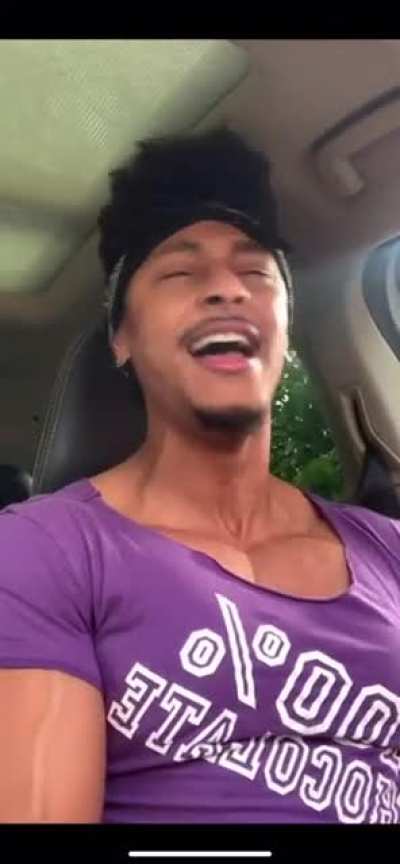 God damn he sang that with his entire being 🙌