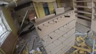 The Enei Battalion of the Ukrainian National Police storm a building, place explosives before leaving and bring the building down.