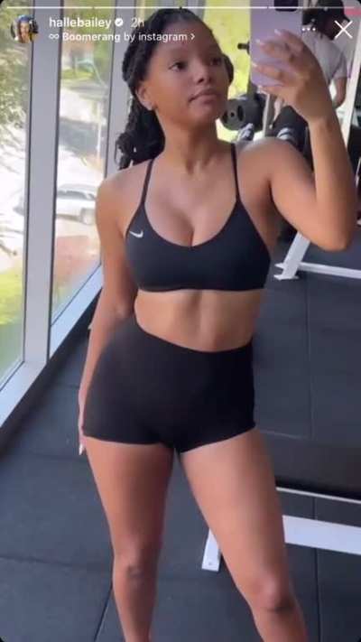 She’s so sexy🥴