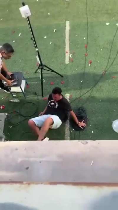 wcgw jumping down to the field