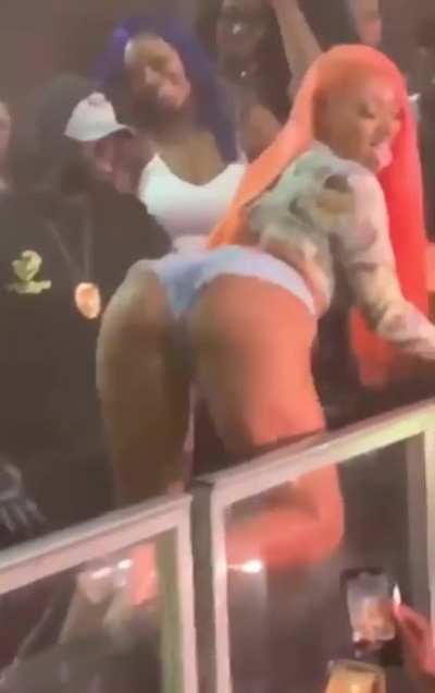 💦