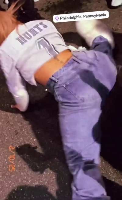 Doing the splits for Eagles superbowl win 🍑🦅