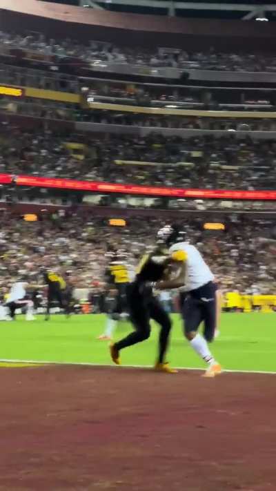 [Field View] Justin Fields throws a perfect pass to DJ Moore for 2nd TD connection of game