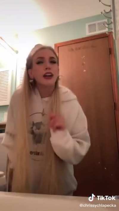 Idk who the fuck araina grande is!