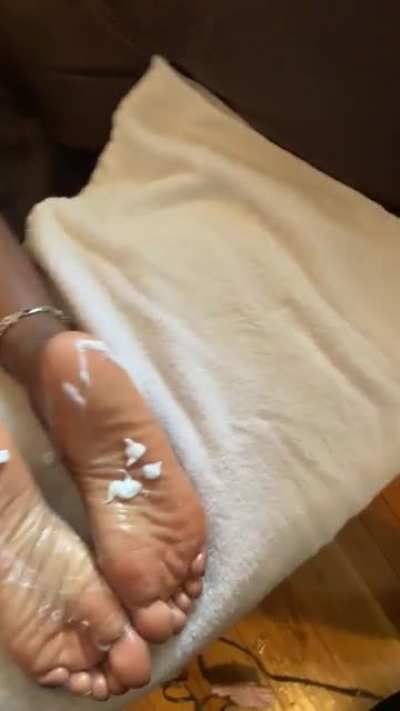 Secret cum on soles