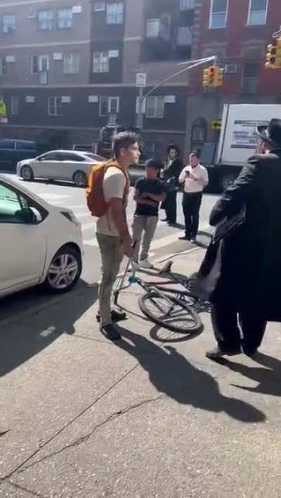 Man tries to charge woman for street parking, bicyclist swings on man