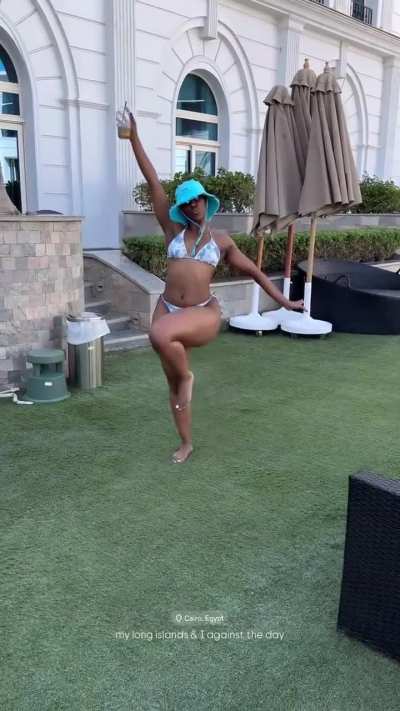Vacay hottie