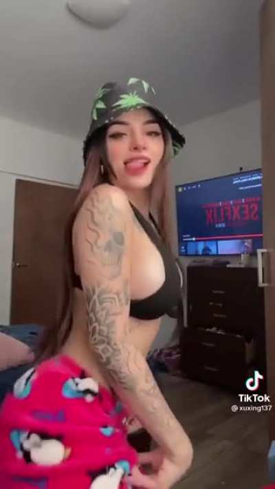Side boob