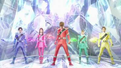 I cannot stop watching this henshin sequence from the new episode. It just looks so awesome.