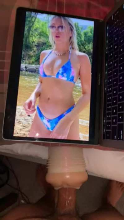 Getting ready to do more fuck tributes here soon, PM me and let’s see if she’s worthy of my cock (;