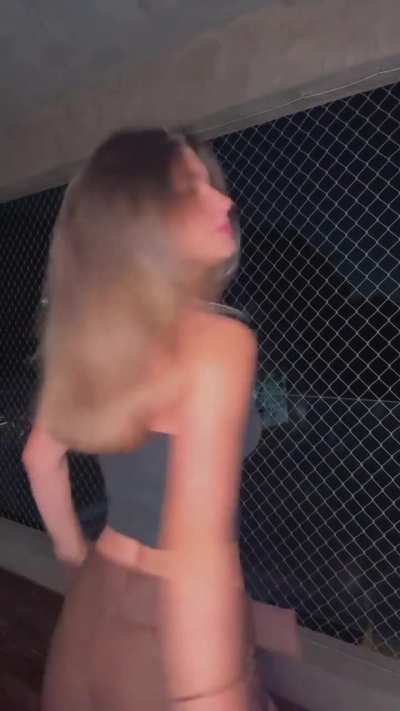 Meneando su culote🤤🤤