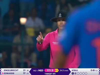 King Kohli ne liya wicket......