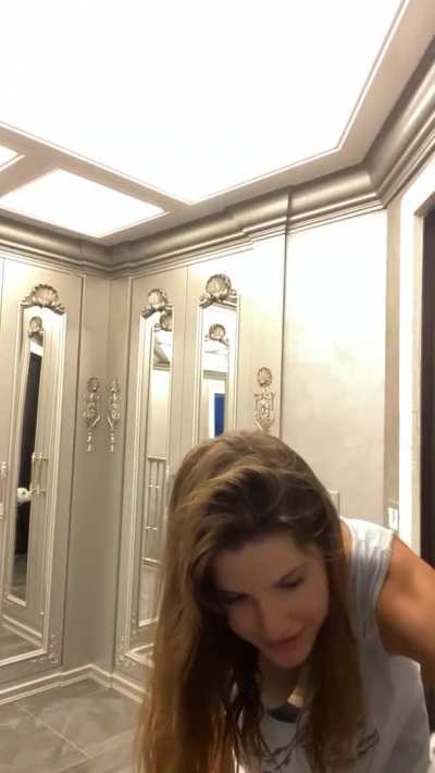 Downblouse Nipslip