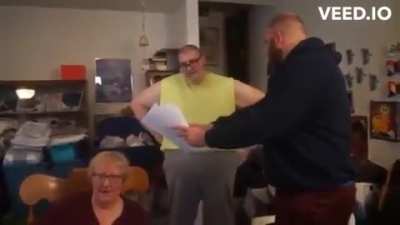 45 year old pedophile wanted to have sex with an 8 year old, instead he gets confronted in front of his mom and arrested