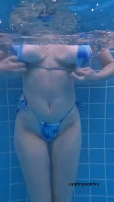 Underwater titty bounce🤭
