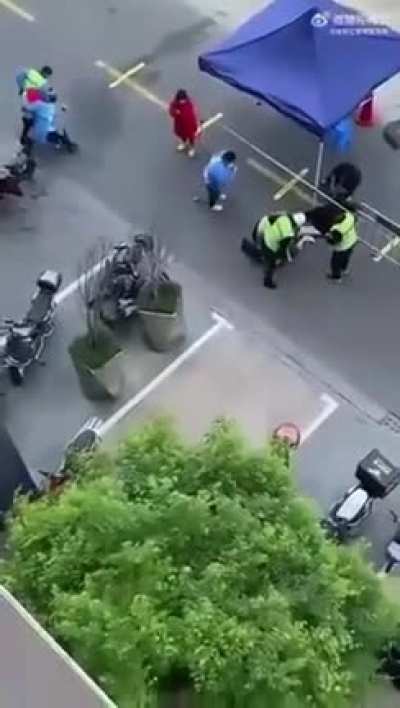 A couple in Shanghai beaten by unknown men(police?) in front of their children