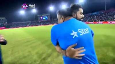 Teammates lifting Kohli after a terrific T20 World Cup knock while chasing compilation
